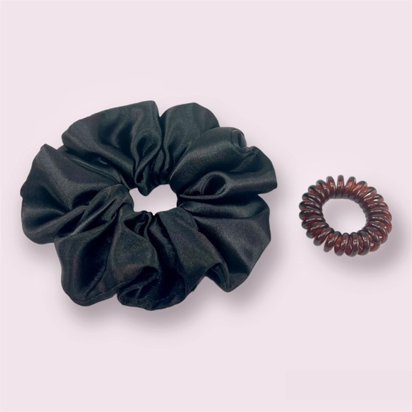 HANDMADE spiral satin scrunchie, black - Picture 4 of 4